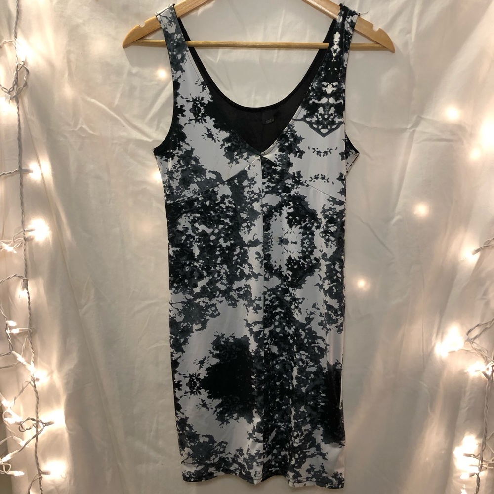sexy + flattering bodycon mini-dress